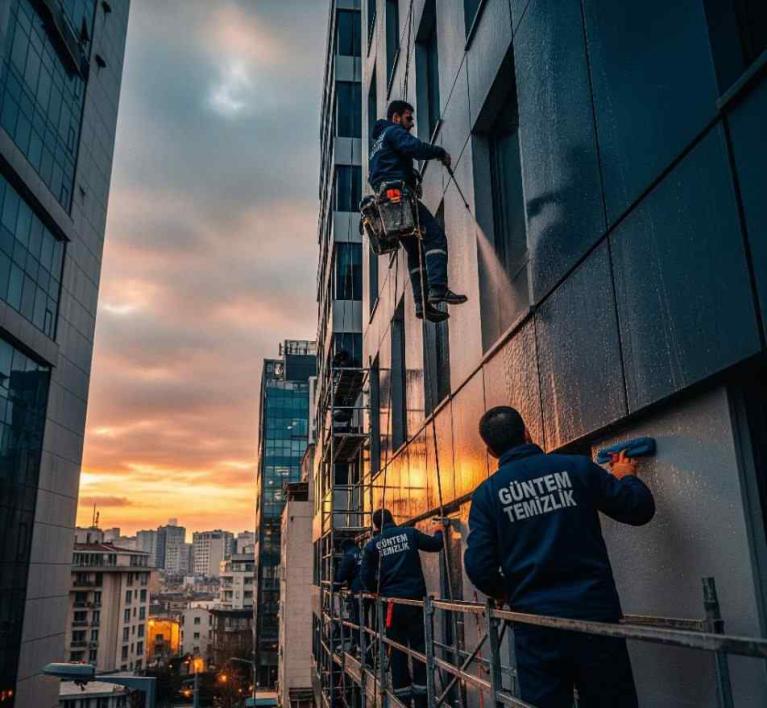 Kompozit cephe temizleme çalışmaları