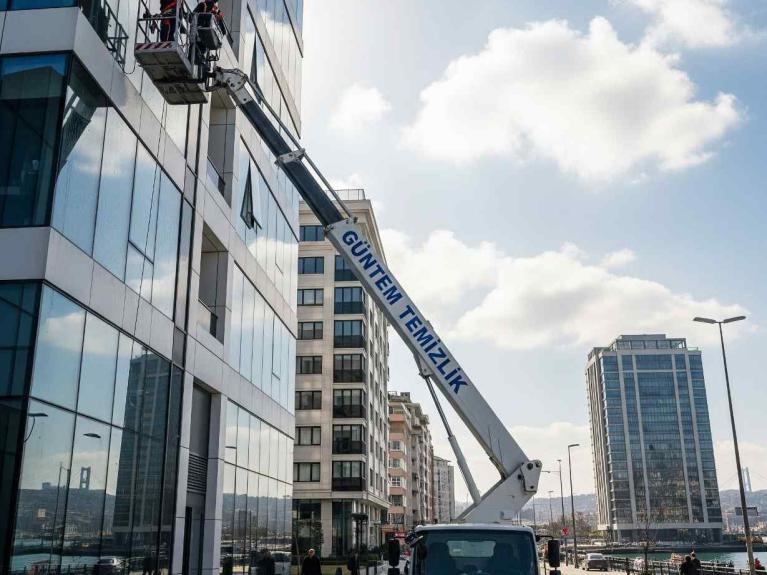 Sepetli vinç ile dış cephe temizliği hizmetleri