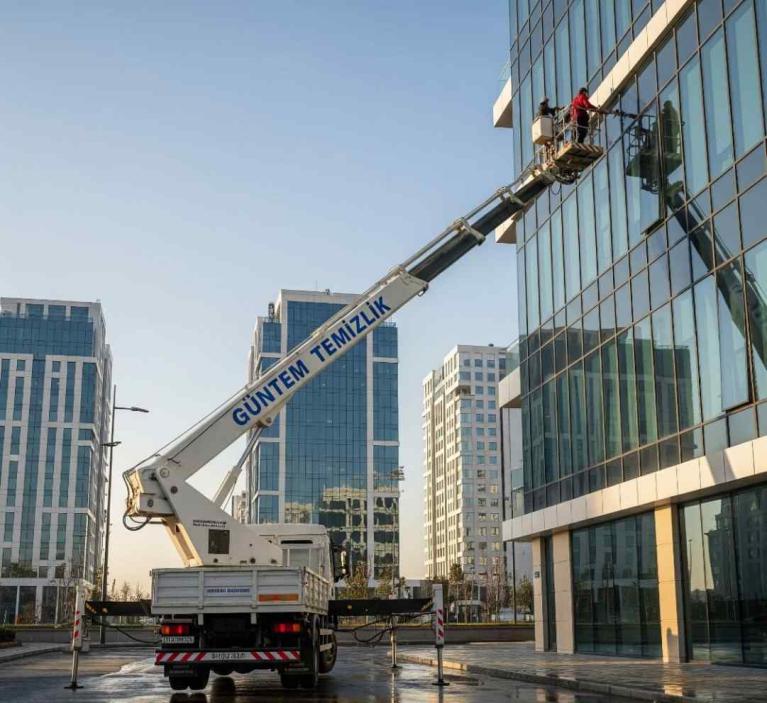 Sepetli vinçle Esenyurt dış cephe temizliği hizmetleri
