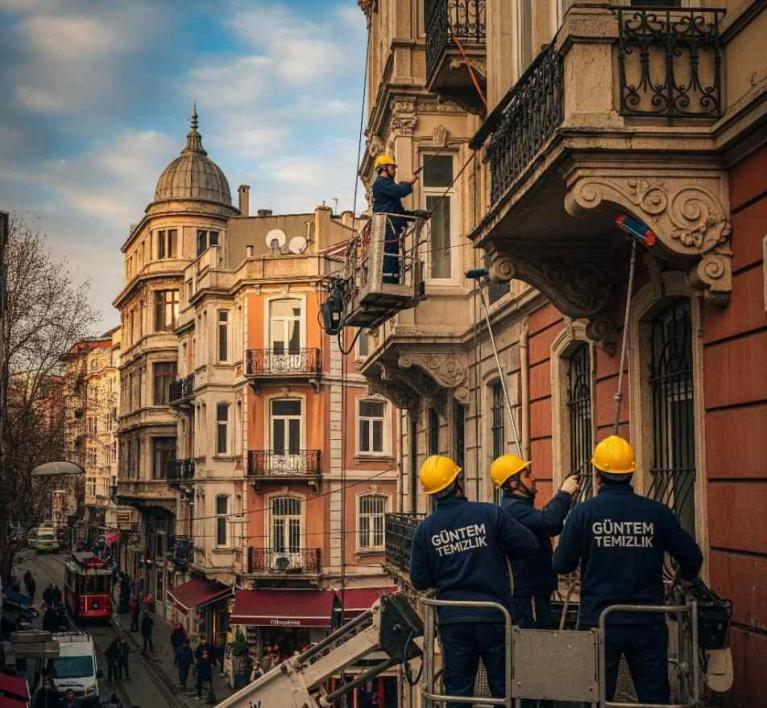 Tarihi binalarda dış cephe kompozit temizleme çalışmaları